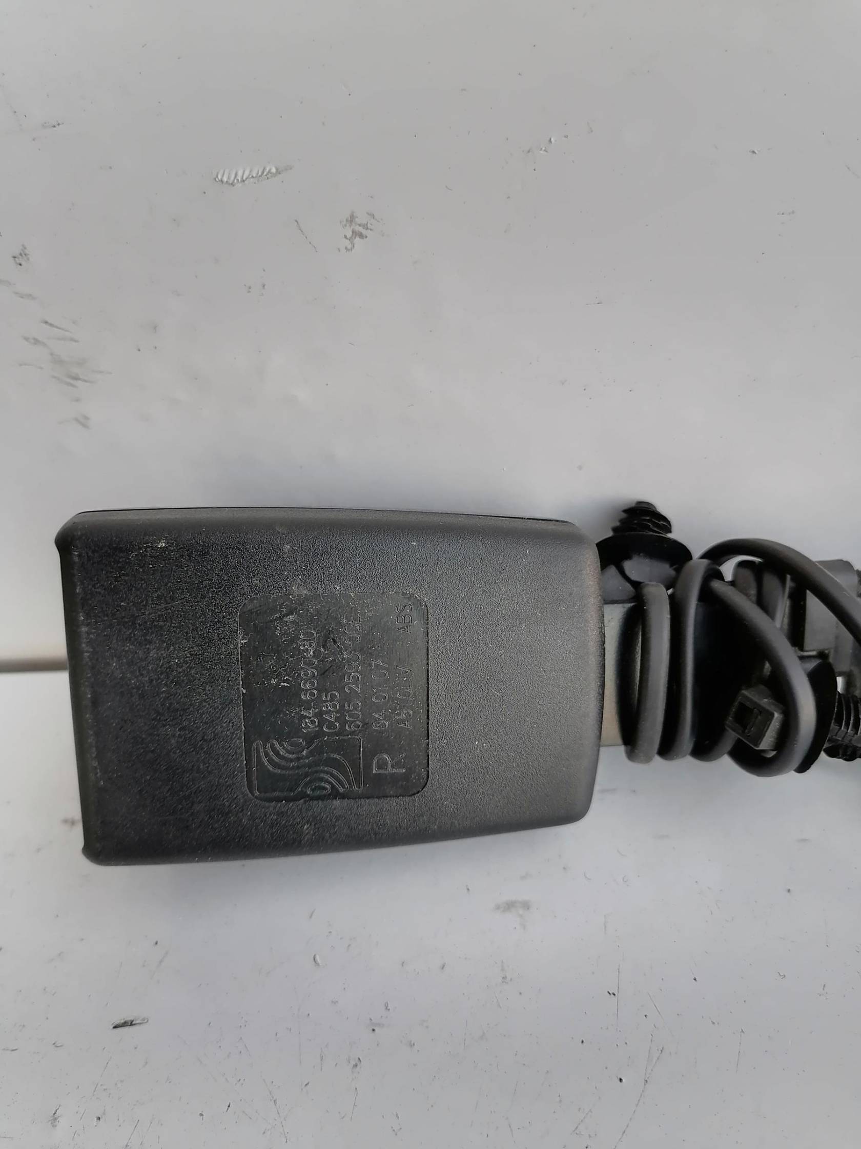 Aggancio cintura di sicurezza anteriore dx.